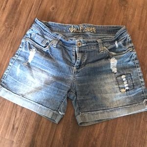 Lightwash denim jean shorts